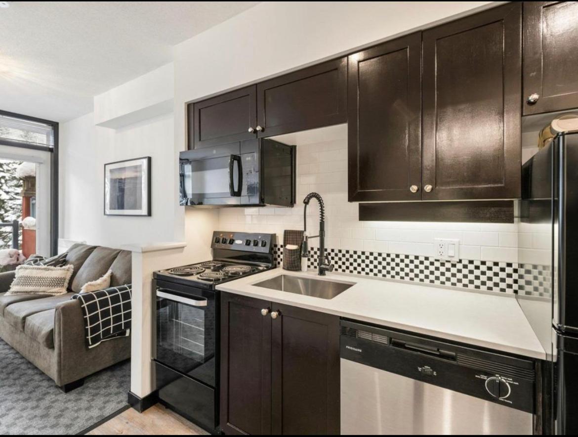 Ideal Village Location! * Whistler