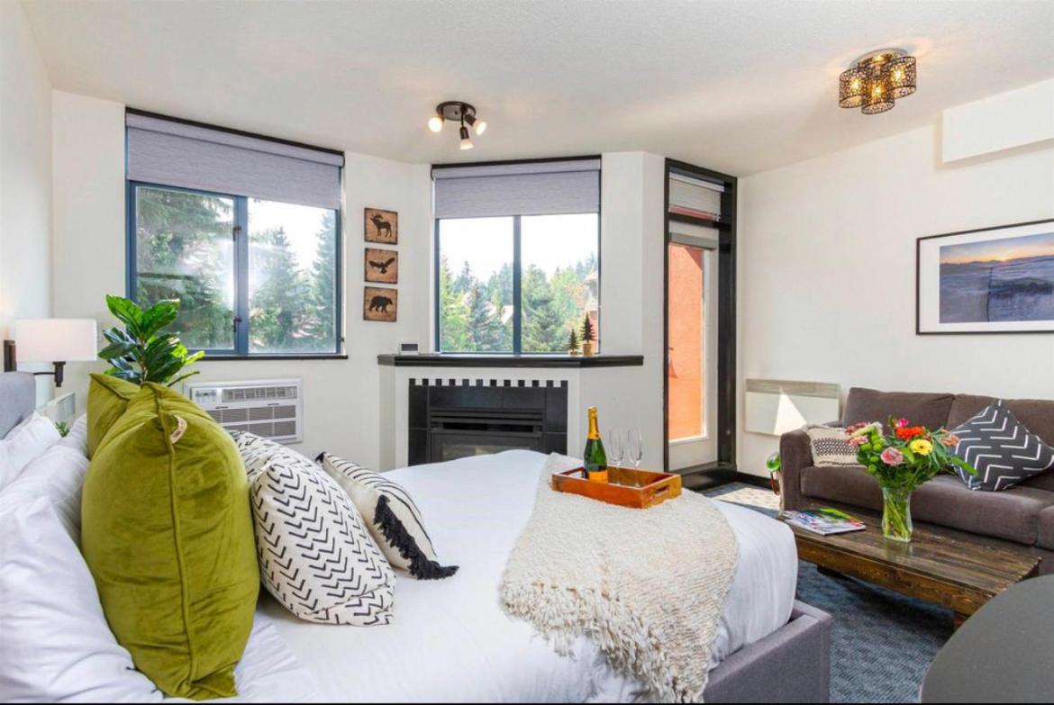 Ideal Village Location! Apartment *